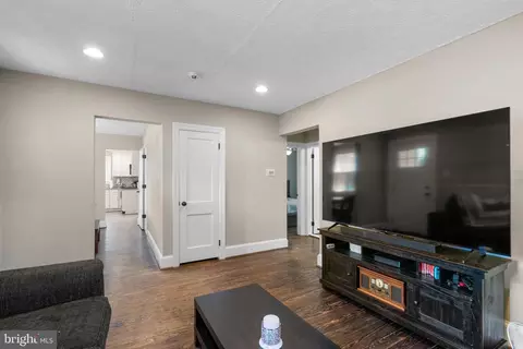 Entry Way - 14 Fallon Dr, Pasadena, MD 21122 photo 1 of 3