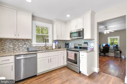 Kitchen - 14 Fallon Dr, Pasadena, MD 21122 photo 3 of 4