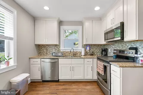 Kitchen - 14 Fallon Dr, Pasadena, MD 21122 photo 2 of 4