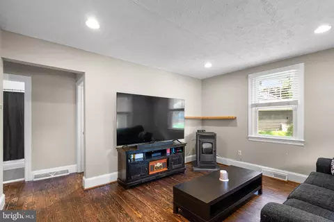 Living - 14 Fallon Dr, Pasadena, MD 21122 photo 1 of 1