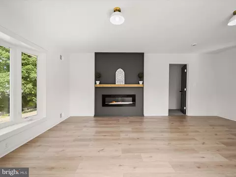Living - 7162 Ohio Ave, Hanover, MD 21076 photo 7 of 9