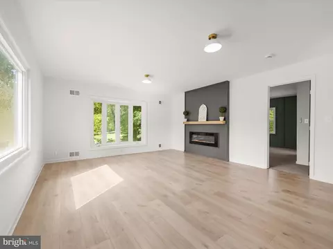 Living - 7162 Ohio Ave, Hanover, MD 21076 photo 3 of 9