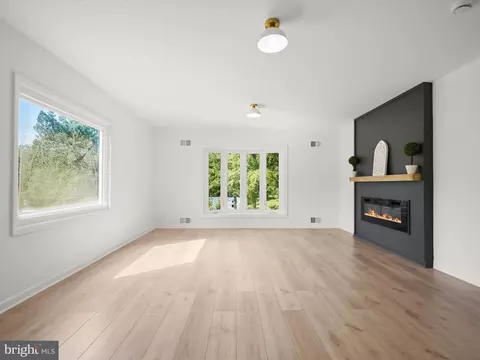 Living - 7162 Ohio Ave, Hanover, MD 21076 photo 6 of 9