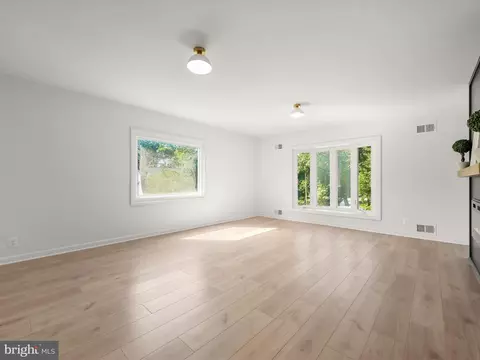 Living - 7162 Ohio Ave, Hanover, MD 21076 photo 2 of 9