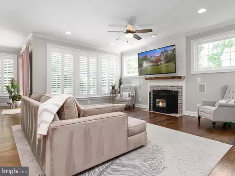 Living - 3309 Kenney Ln, Edgewater, MD 21037 photo 2 of 3