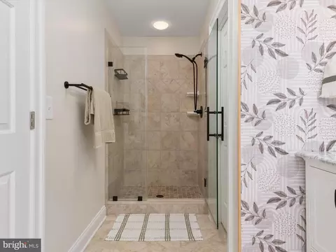 Bath - 3309 Kenney Ln, Edgewater, MD 21037 photo 4 of 6