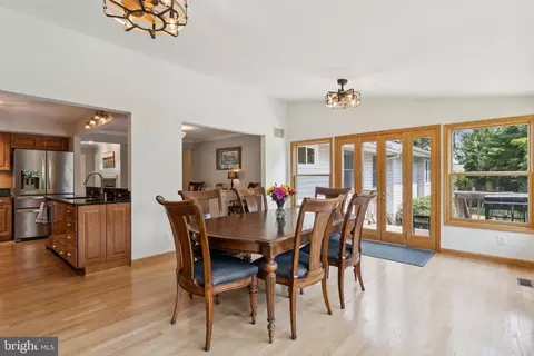 Dining - 346 Edgewater Rd, Pasadena, MD 21122 photo 2 of 3