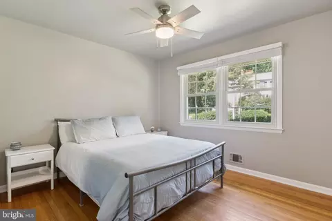 Bedroom - 346 Edgewater Rd, Pasadena, MD 21122 photo 5 of 6