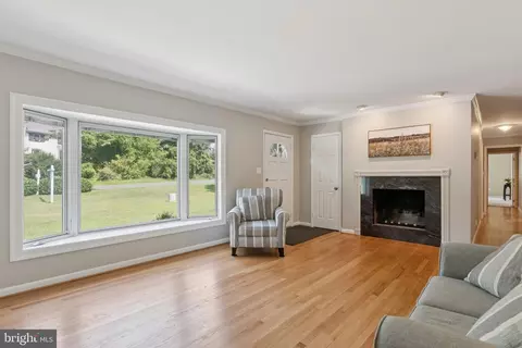 Living - 346 Edgewater Rd, Pasadena, MD 21122 photo 2 of 6