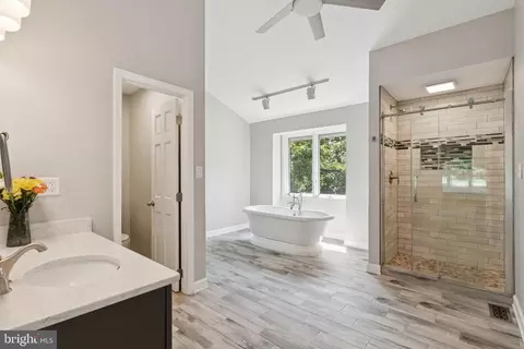 Bath - 346 Edgewater Rd, Pasadena, MD 21122 photo 1 of 6