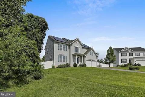 702 Hurricane Hole Ct, Glen Burnie, MD 21060
