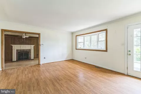 Living - 764 224th St, Pasadena, MD 21122 photo 5 of 8