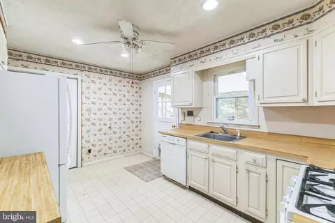 Kitchen - 764 224th St, Pasadena, MD 21122 photo 3 of 3