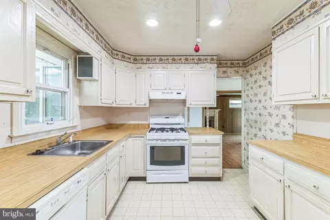 Kitchen - 764 224th St, Pasadena, MD 21122 photo 1 of 3