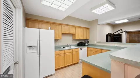 Kitchen - 8508 Summershade Dr, Odenton, MD 21113 photo 3 of 4