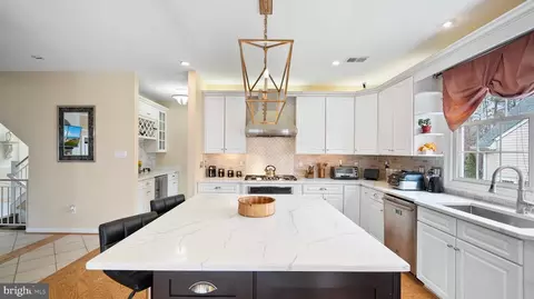 Kitchen - 8508 Summershade Dr, Odenton, MD 21113 photo 2 of 4
