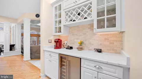 Entry Way - 8508 Summershade Dr, Odenton, MD 21113 photo 5 of 14