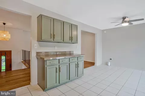 Entry Way - 1428 Oak Bluff Rd, Edgewater, MD 21037 photo 1 of 1