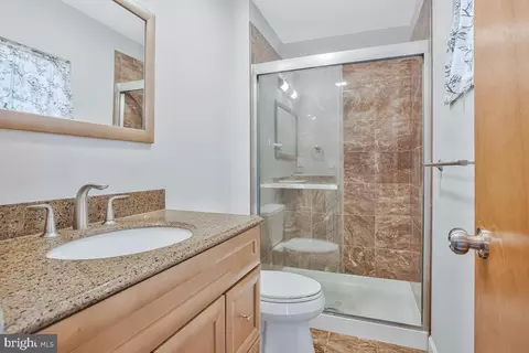 Bath - 1428 Oak Bluff Rd, Edgewater, MD 21037 photo 3 of 5