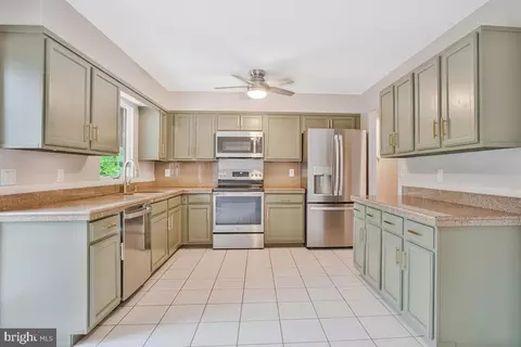 Kitchen - 1428 Oak Bluff Rd, Edgewater, MD 21037 photo 1 of 1