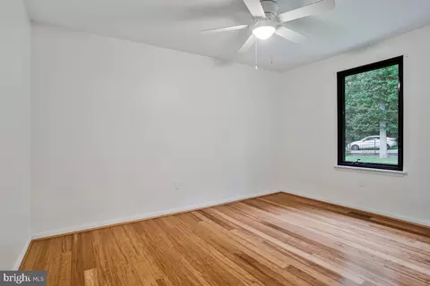 Bedroom - 1428 Oak Bluff Rd, Edgewater, MD 21037 photo 5 of 6