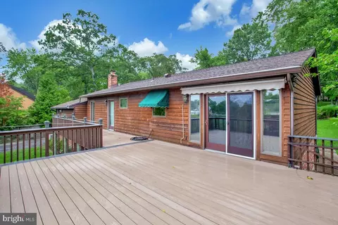 Exterior - 1428 Oak Bluff Rd, Edgewater, MD 21037 photo 3 of 12
