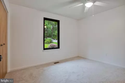 Bedroom - 1428 Oak Bluff Rd, Edgewater, MD 21037 photo 3 of 6