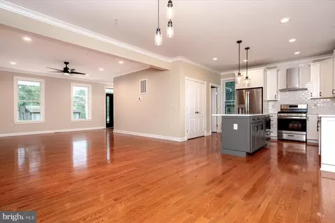 Living - 2054 Shore Dr, Edgewater, MD 21037 photo 4 of 4