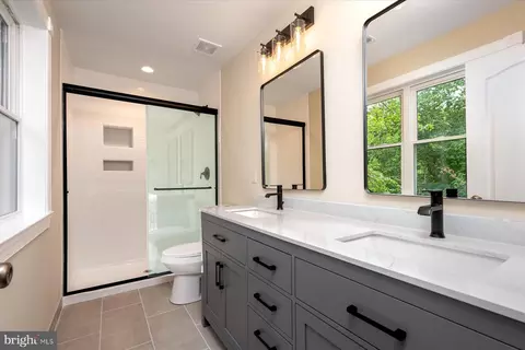 Bath - 2054 Shore Dr, Edgewater, MD 21037 photo 1 of 2
