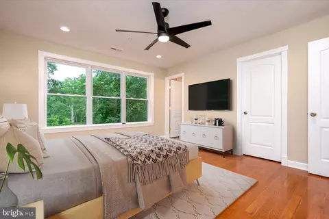 Bedroom - 2054 Shore Dr, Edgewater, MD 21037 photo 1 of 3