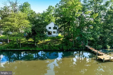 2054 Shore Dr, Edgewater, MD 21037