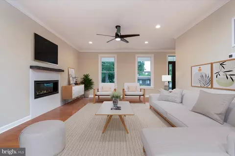 Living - 2054 Shore Dr, Edgewater, MD 21037 photo 3 of 4