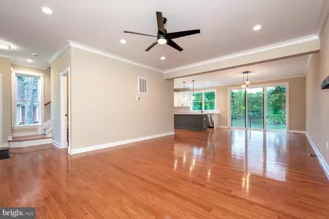 Living - 2054 Shore Dr, Edgewater, MD 21037 photo 1 of 4