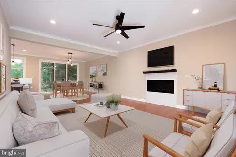 Living - 2054 Shore Dr, Edgewater, MD 21037 photo 2 of 4