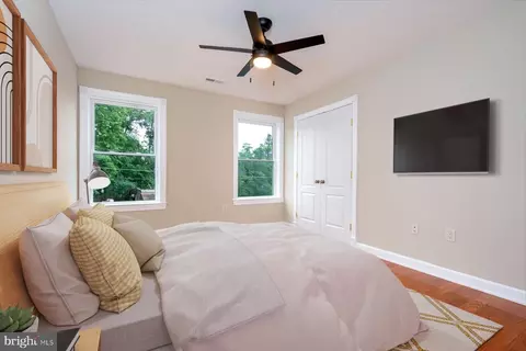 Bedroom - 2054 Shore Dr, Edgewater, MD 21037 photo 2 of 3