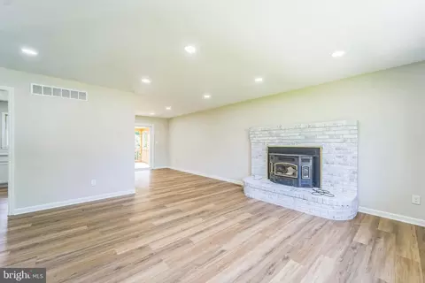8013 Long Hill Rd, Pasadena, MD 21122 photo 12