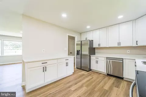 8013 Long Hill Rd, Pasadena, MD 21122 photo 6