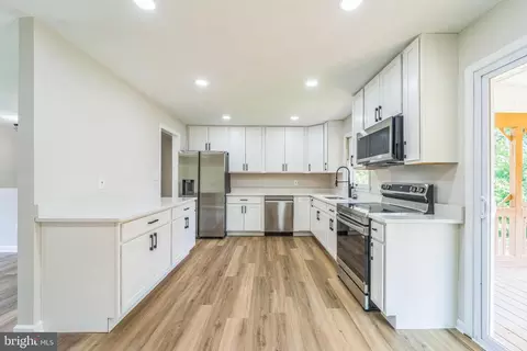 8013 Long Hill Rd, Pasadena, MD 21122 photo 5