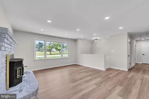 8013 Long Hill Rd, Pasadena, MD 21122 photo 9