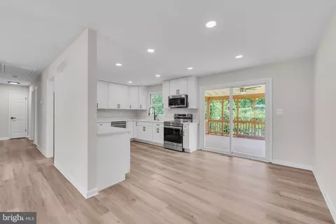8013 Long Hill Rd, Pasadena, MD 21122 photo 4