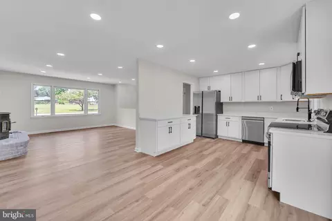 8013 Long Hill Rd, Pasadena, MD 21122 photo 14