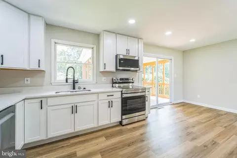 8013 Long Hill Rd, Pasadena, MD 21122 photo 7