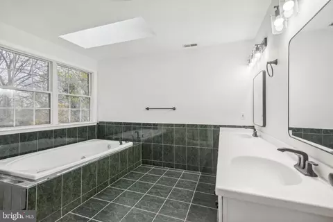 Bath - 1825 Johnson Rd, Annapolis, MD 21409 photo 1 of 3