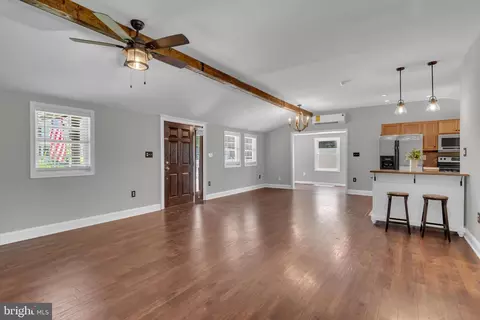 Entry Way - 917 Beales Trl, Pasadena, MD 21122 photo 2 of 11