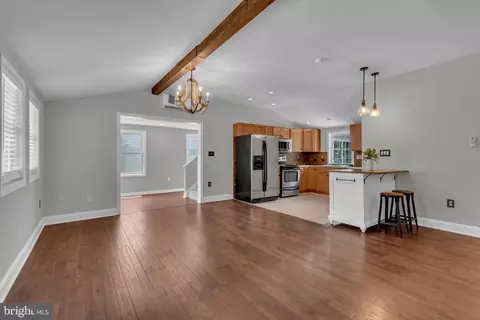 Entry Way - 917 Beales Trl, Pasadena, MD 21122 photo 4 of 11
