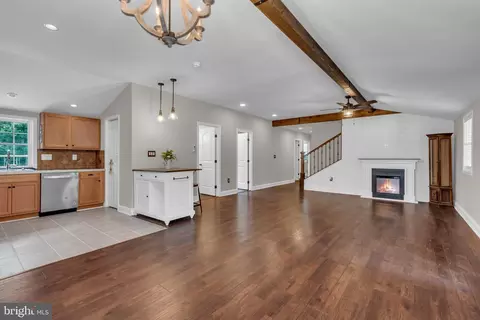Entry Way - 917 Beales Trl, Pasadena, MD 21122 photo 5 of 11