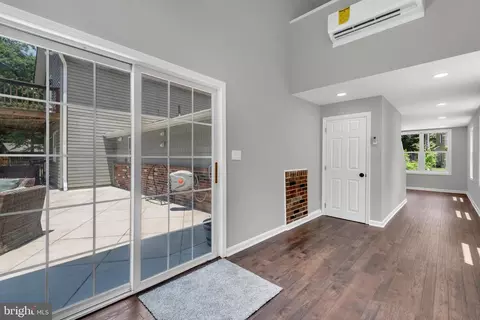 Entry Way - 917 Beales Trl, Pasadena, MD 21122 photo 9 of 11