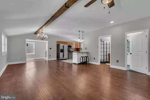 Entry Way - 917 Beales Trl, Pasadena, MD 21122 photo 3 of 11