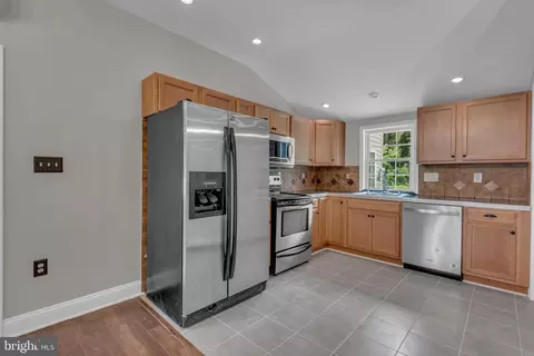 Kitchen - 917 Beales Trl, Pasadena, MD 21122 photo 1 of 2