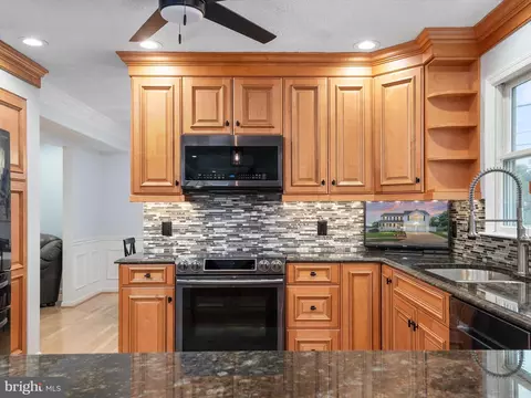 Kitchen - 435 Applegate Ct, Linthicum, MD 21090 photo 2 of 4